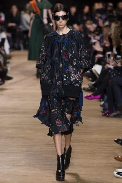 Look 3
